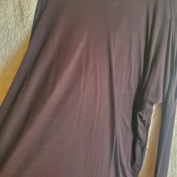 Light weight ribbed cold shoulder top - Picture 5 of 6